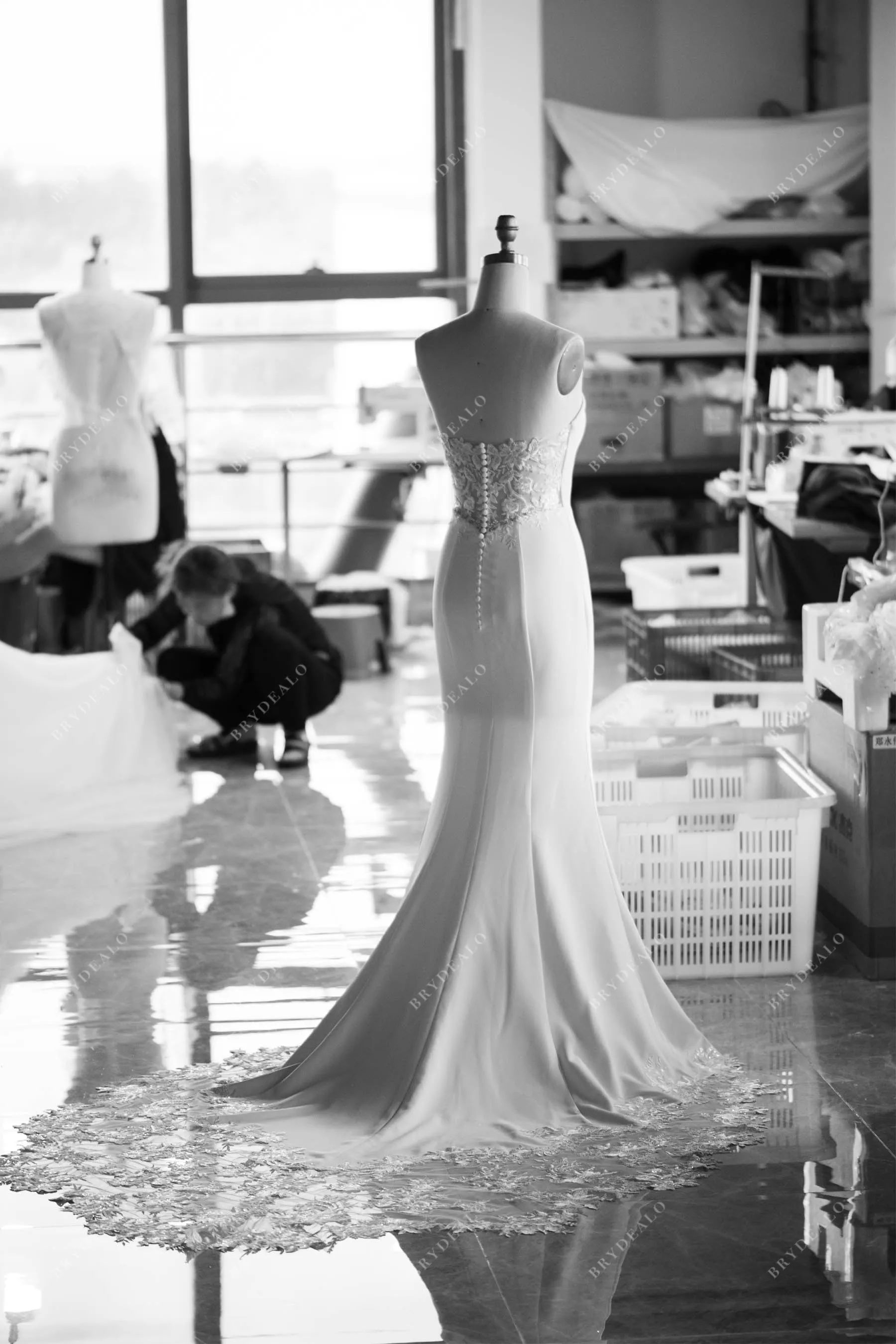Elegant Crepe Lace Mermaid Wedding Dress with Lace Train
