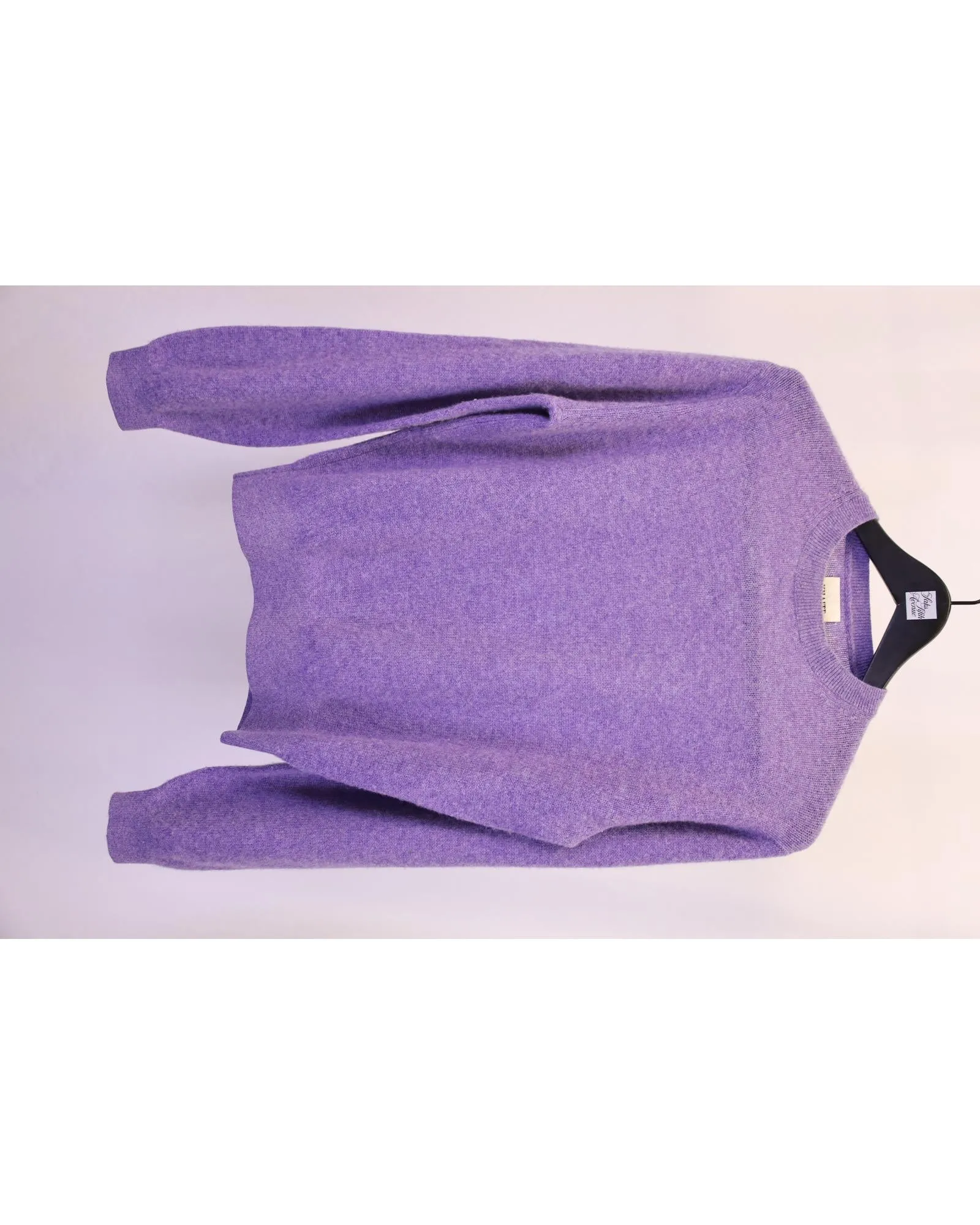 Luxurious Cashmere Crewneck Sweater in Relaxed Fit