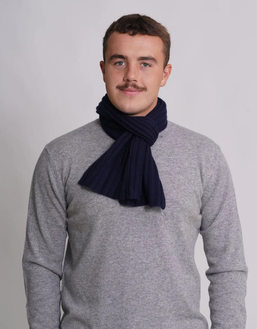 Small Rib Scarf in Nero Navy