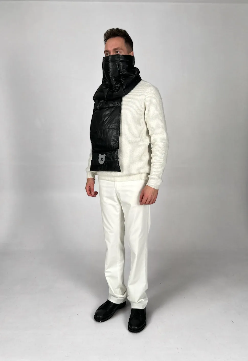 SPICYBEARS Padded Scarf with Fleece Hands Pockets | Black | Silver Reflective
