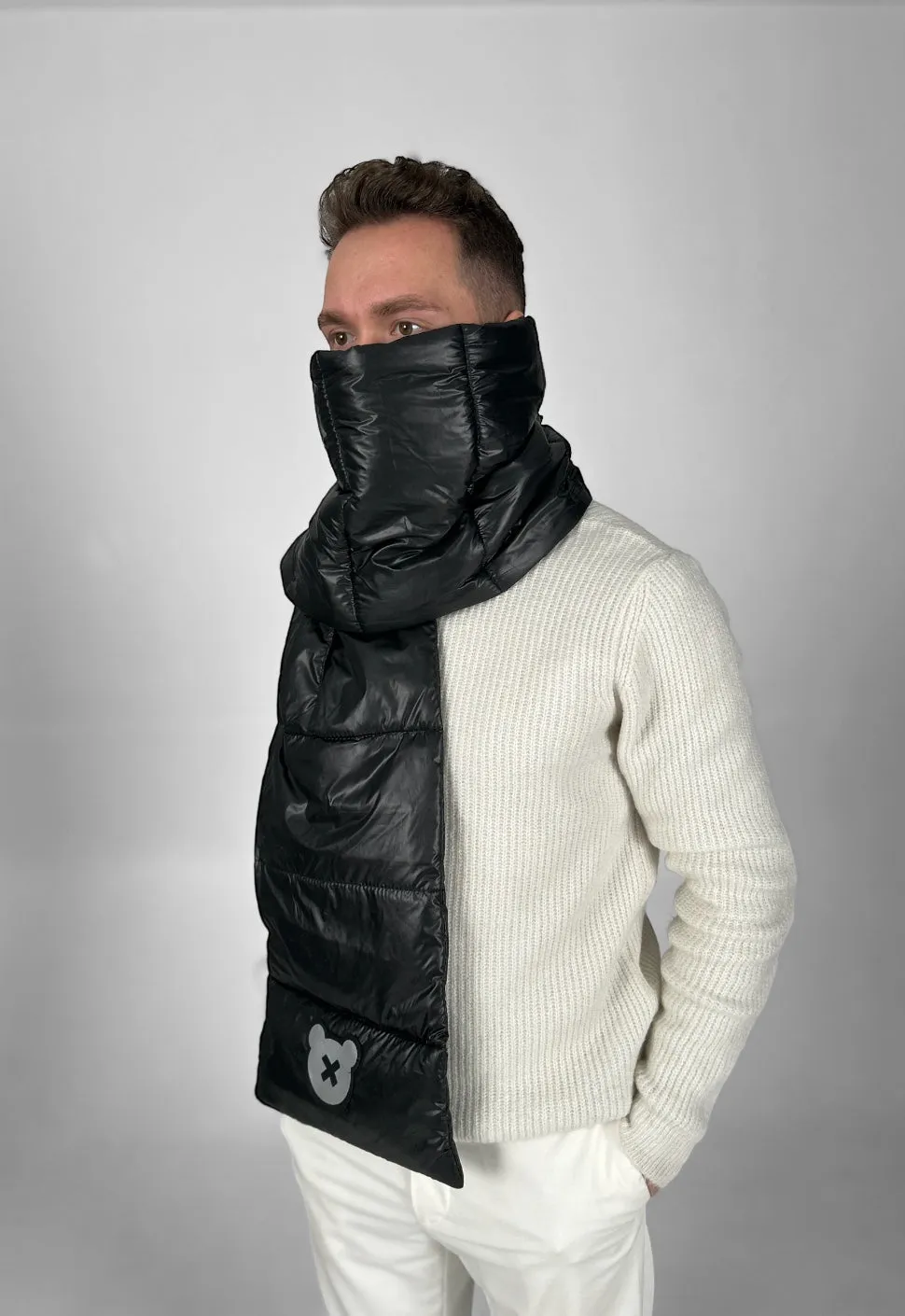 SPICYBEARS Padded Scarf with Fleece Hands Pockets | Black | Silver Reflective