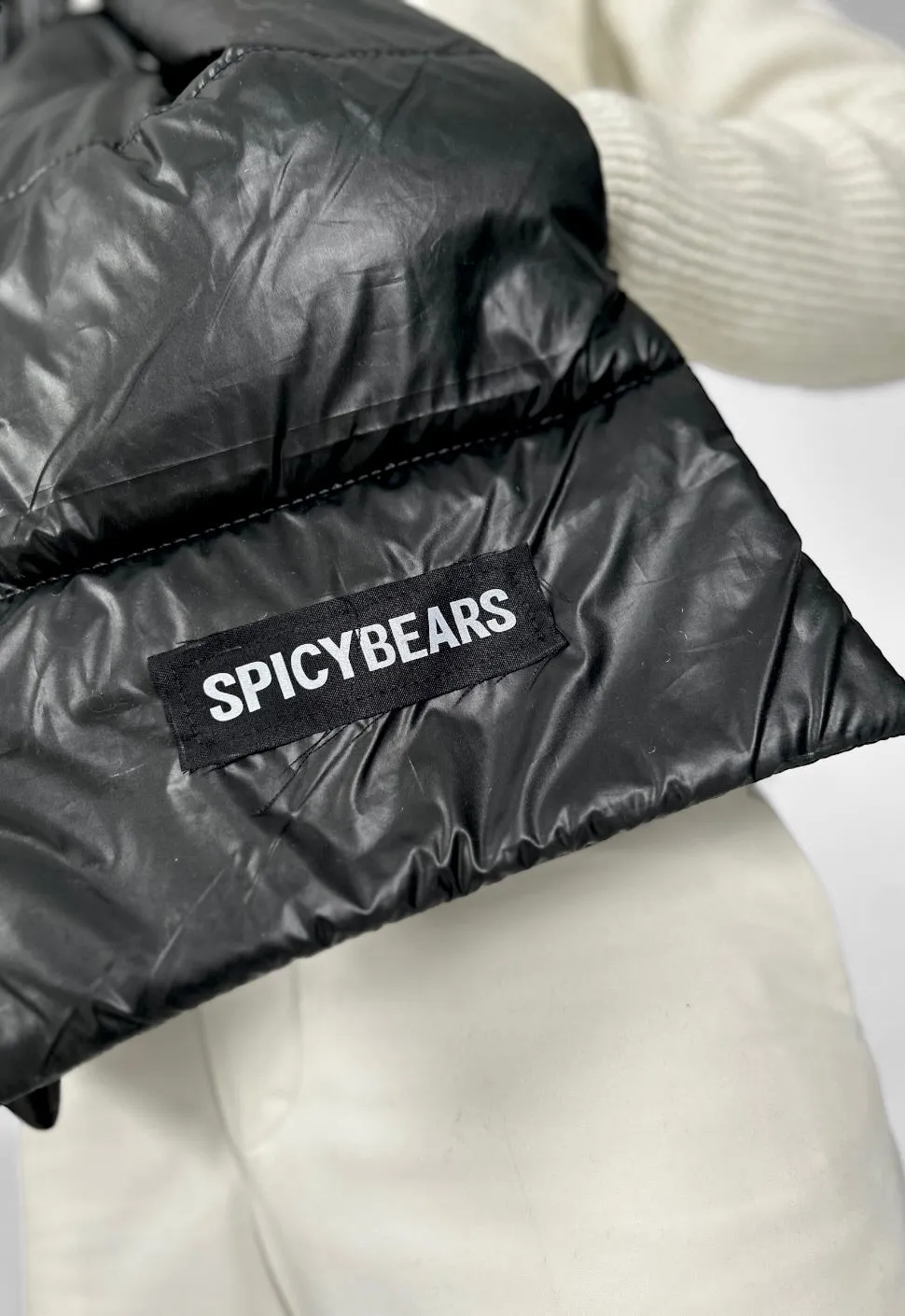 SPICYBEARS Padded Scarf with Fleece Hands Pockets | Black | Silver Reflective